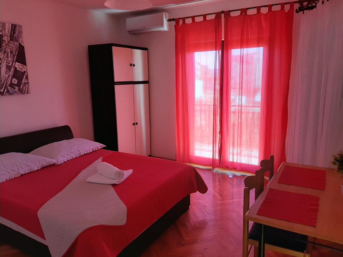 Apartments Ana Подстрана Екстериор снимка