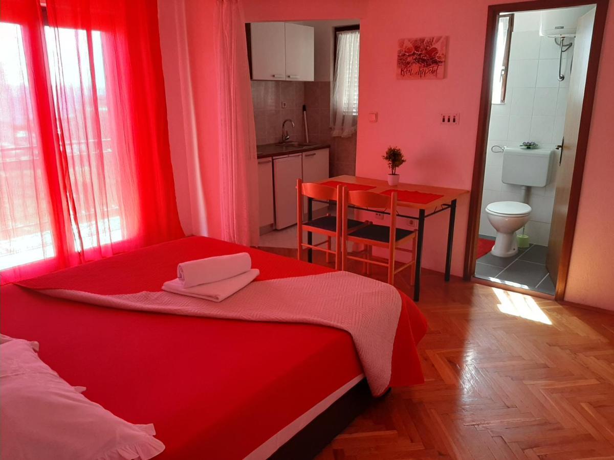 Apartments Ana Подстрана Екстериор снимка